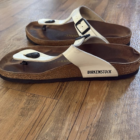 Birkenstock Gizeh Patent White Sandals - Picture 5 of 5